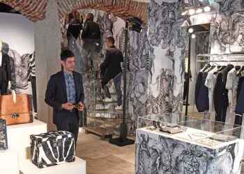 Pop-up shops are enabling brands and retailers position themselves where consumer traffic is.