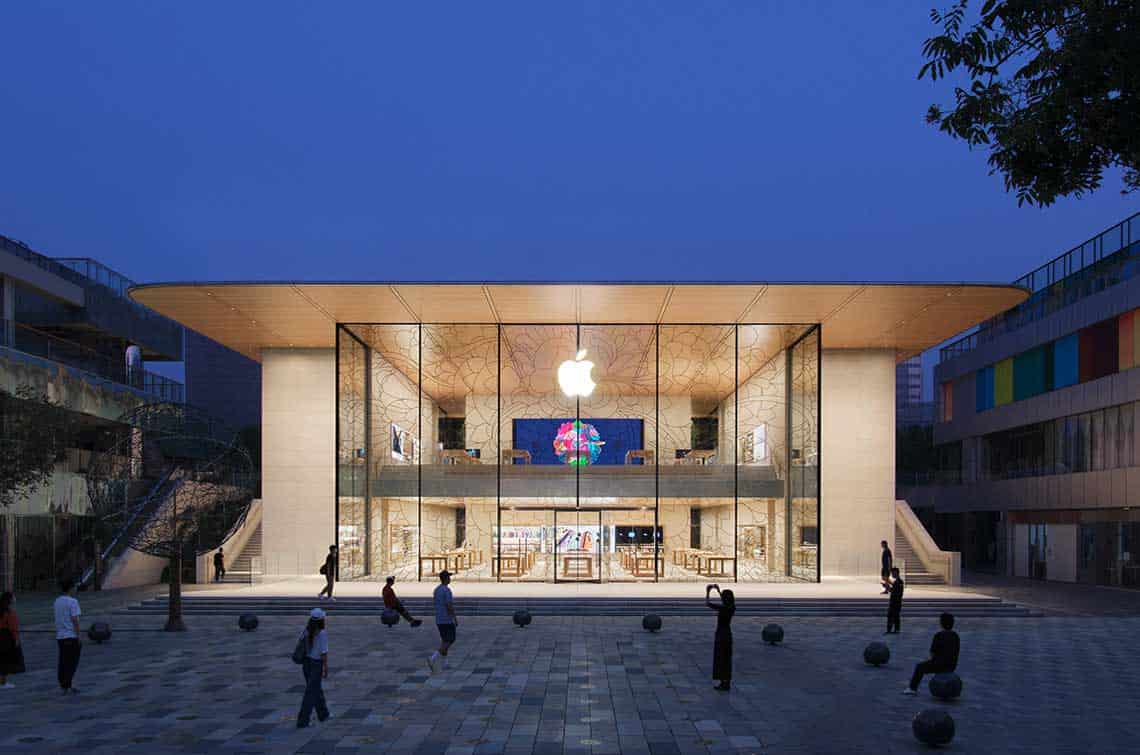 The new Apple Sanlitun sits adjacent to the previous location on Taikoo Li’s open square.