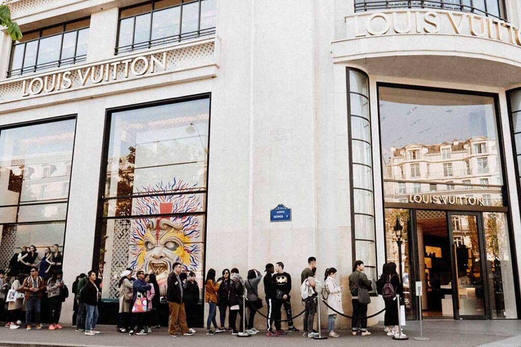 Louis vuitton queue