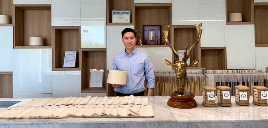 Mr. Pinyawat in Phiphatanakits showroom