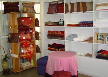 Jong Pattanas showroom